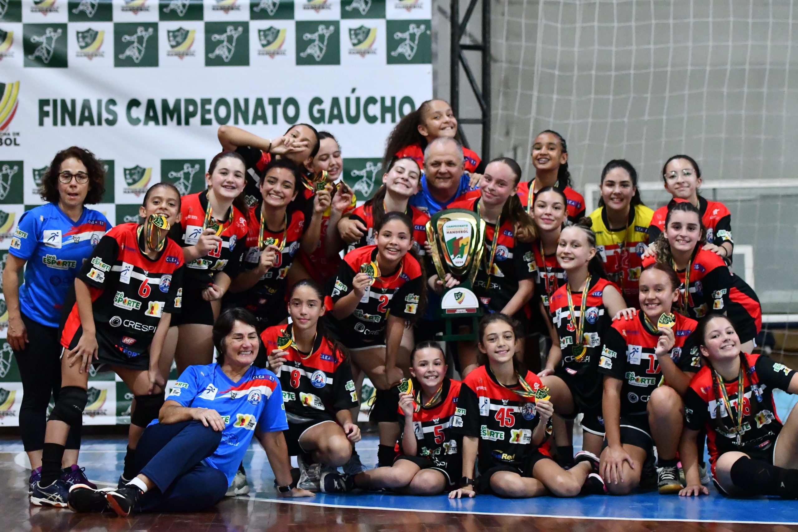 AECB é campeã estadual em três categorias femininas do handebol